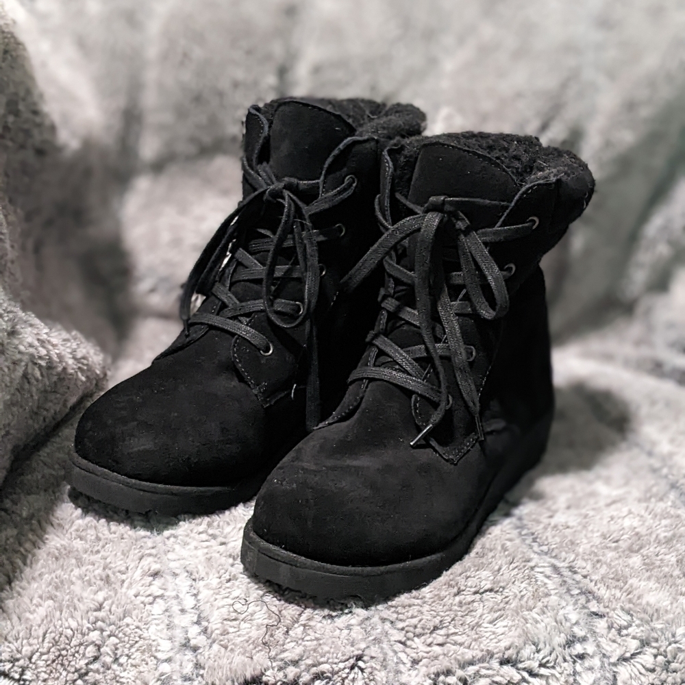 Bearpaw Phoebe Black Wedge hiker boots Woman's size 9 - Picture 2 of 7